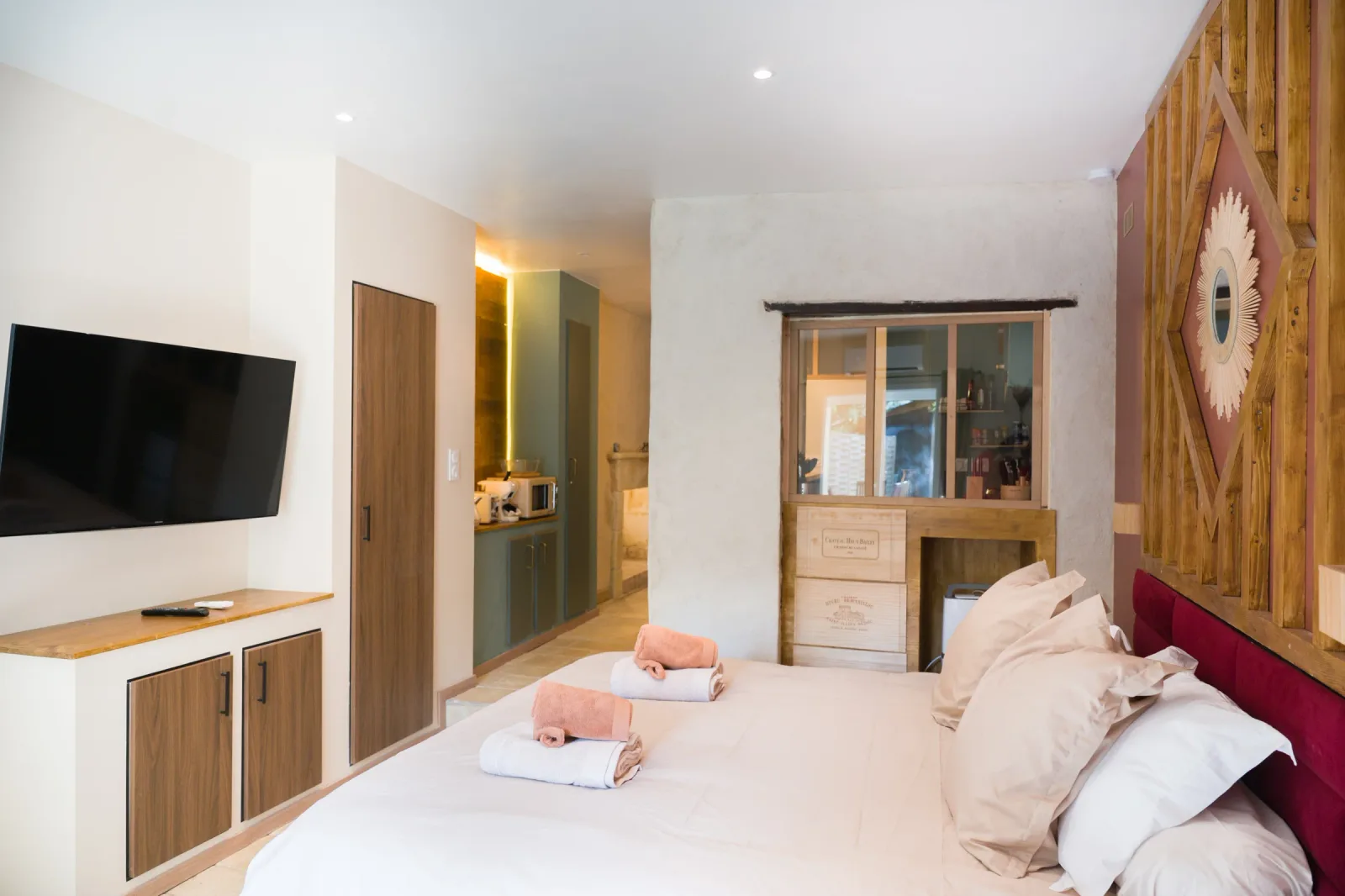 Chambre principale, vue large depuis la baie vitrée